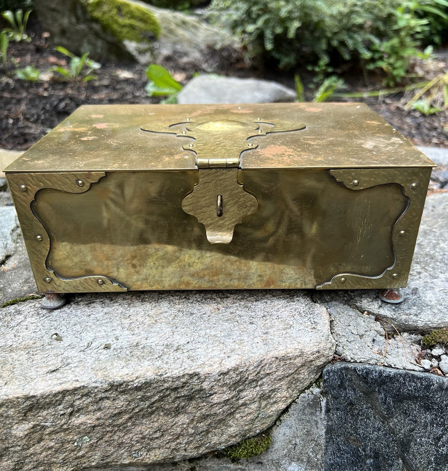 Antique Bradley & Hubbard B&H Humidor Tobacco Box Cedar Lined As Is Antique Bradley & Hubbard B&H Humidor Tobacco Box Cedar Lined As Is