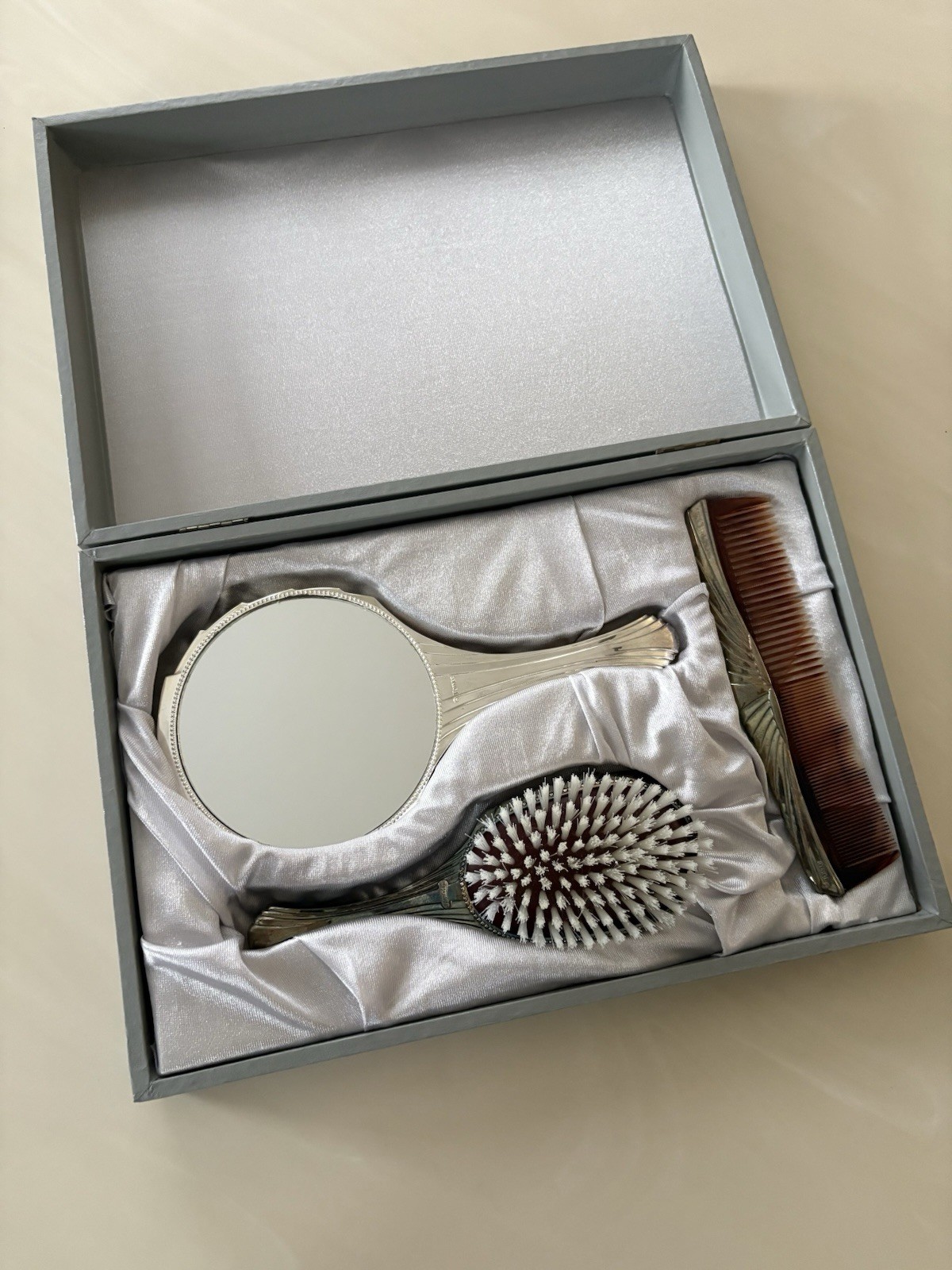 Vintage Towle Silversmiths 3 Piece Dresser Set, Mirror Comb And Brush NIB Vintage Towle Silversmiths 3 Piece Dresser Set, Mirror Comb And Brush NIB