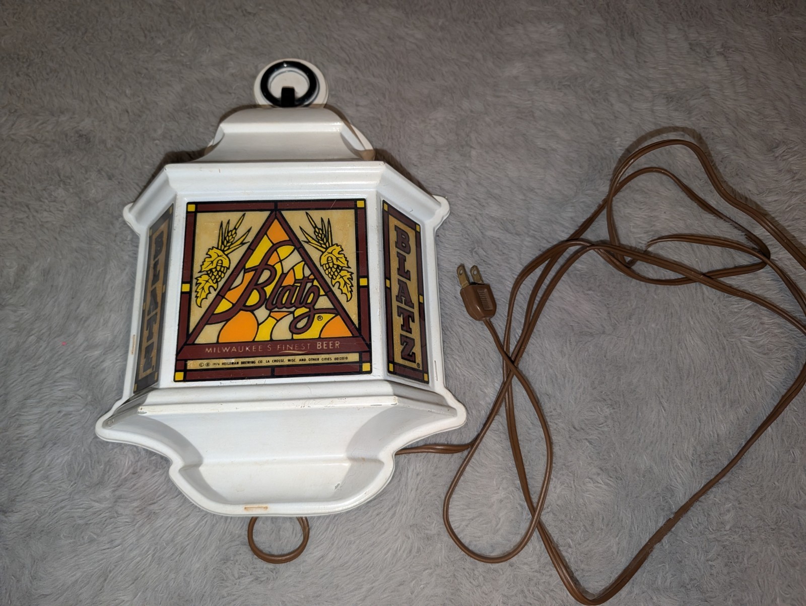 Vintage 1976 Blatz Beer Lighted Wall Sign Lantern Sconce Heileman Brewing Bar Vintage 1976 Blatz Beer Lighted Wall Sign Lantern Sconce Heileman Brewing Bar