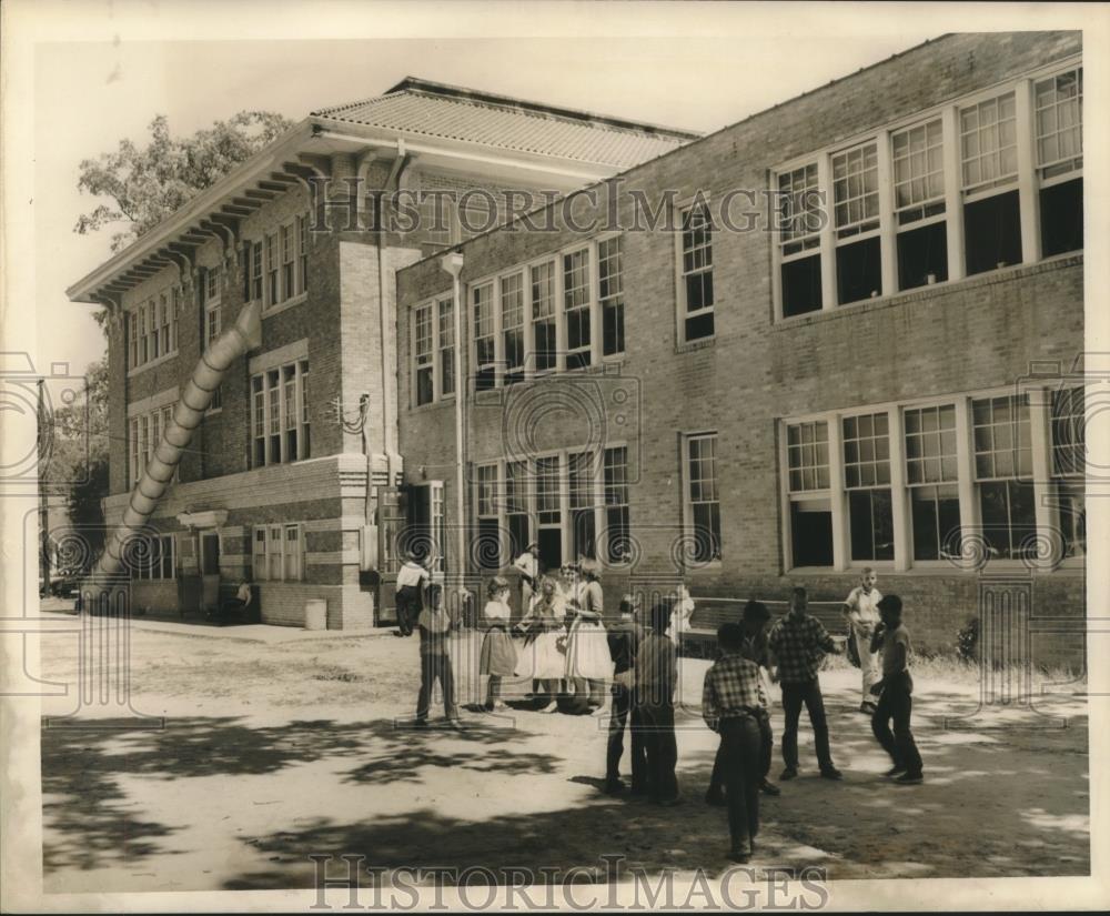 1959 Press Photo Exterior of Building in Covington, Louisiana - nox15498 1959 Press Photo Exterior of Building in Covington, Louisiana - nox15498