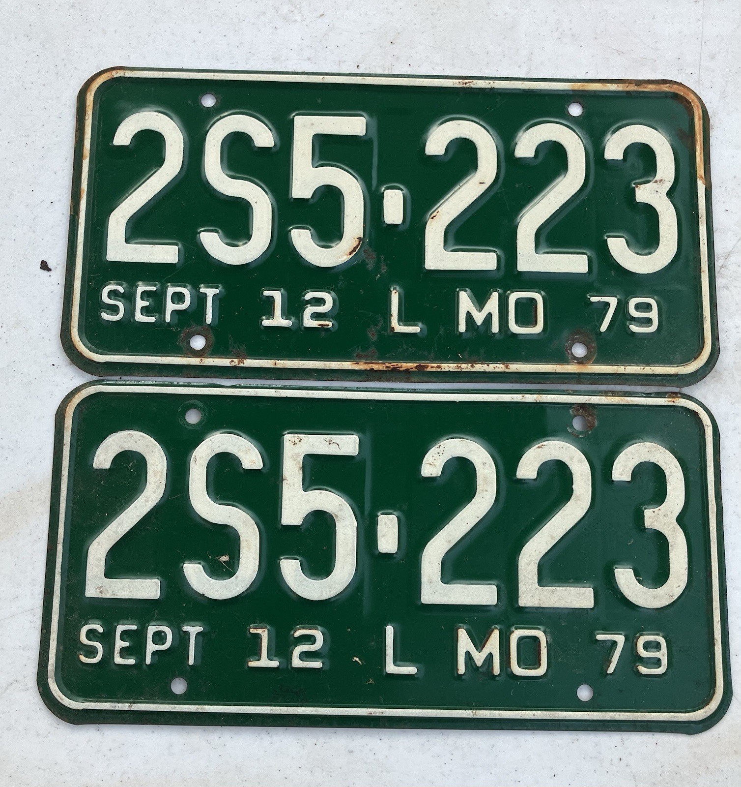 Pair Vintage 1979 Missouri Truck License Plates 2S5 223 Pair Vintage 1979 Missouri Truck License Plates 2S5 223