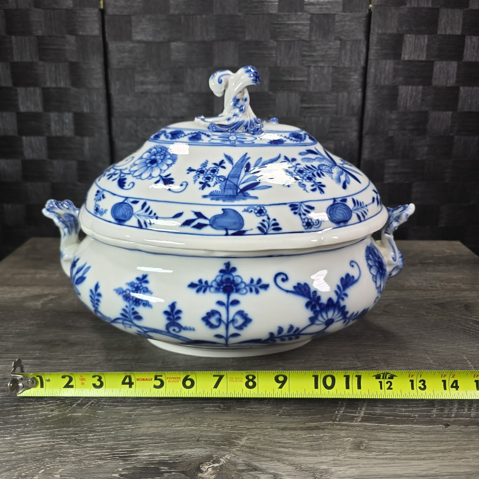 LARGE ANTIQUE GERMAN MEISSEN (1825-1924) BLUE ONION PORCELAIN SOUP TUREEN W/ LID LARGE ANTIQUE GERMAN MEISSEN (1825-1924) BLUE ONION PORCELAIN SOUP TUREEN W/ LID