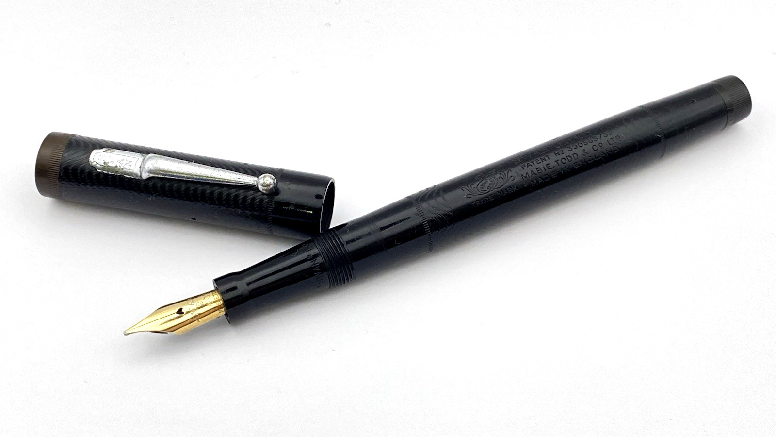 VINTAGE MABIE TODD SWAN L200/60 FOUNTAIN PEN BLACK FLEXIBLE 14K GOLD MEDIUM NIB VINTAGE MABIE TODD SWAN L200/60 FOUNTAIN PEN BLACK FLEXIBLE 14K GOLD MEDIUM NIB