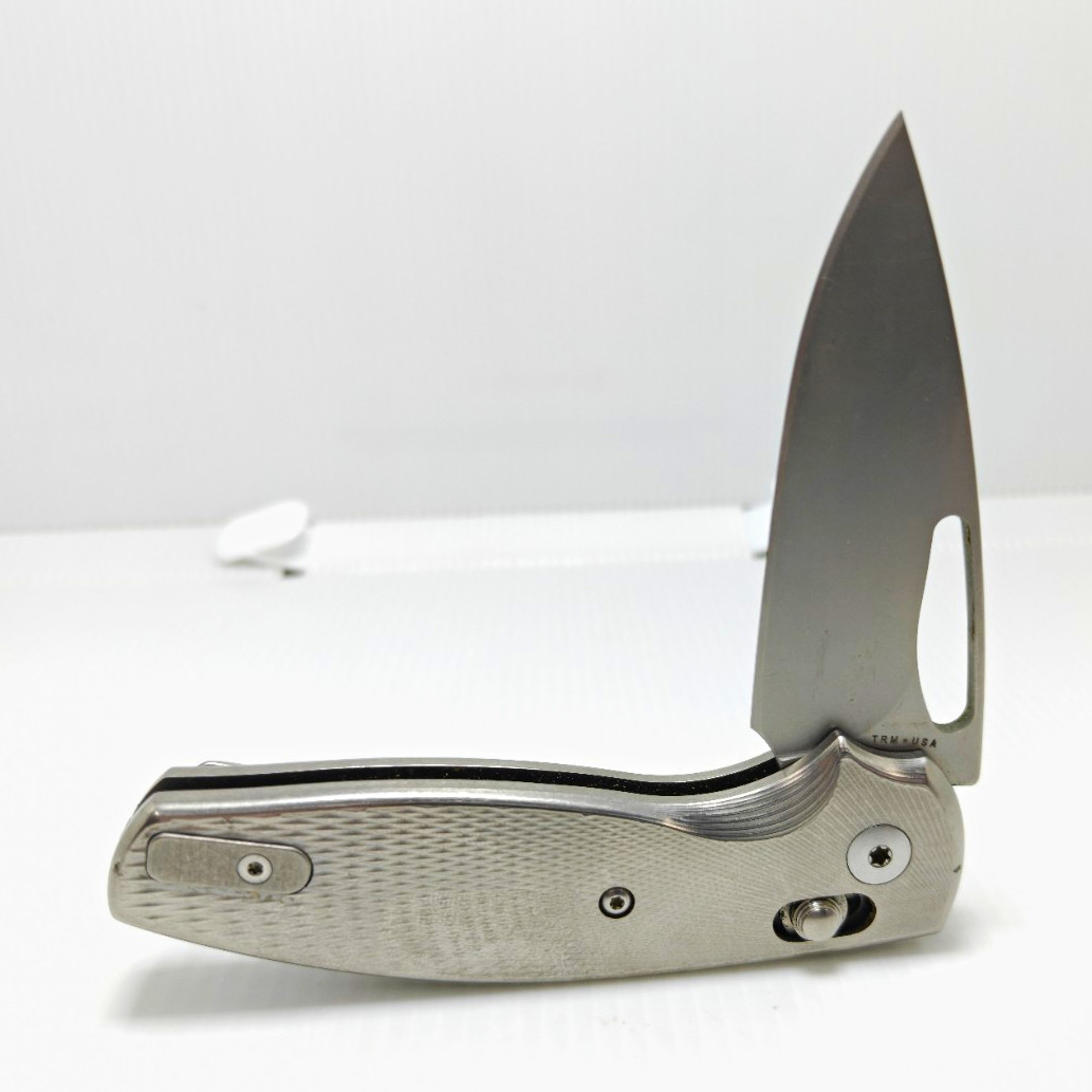 TRM Neutron 20CV Drop Point Pocketknife, Titanium Handle, Liner Lock, Clip TRM Neutron 20CV Drop Point Pocketknife, Titanium Handle, Liner Lock, Clip