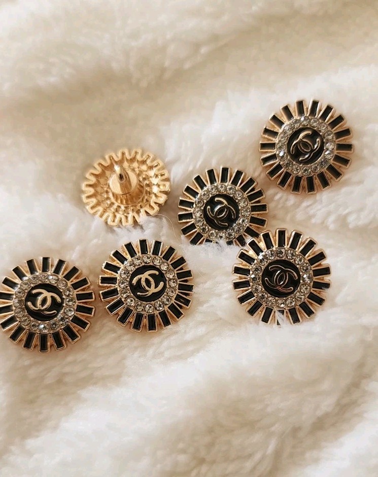 STAMPED Chanel lot of 6 Designer Black Gold Button Metal 15mm STAMPED Chanel lot of 6 Designer Black Gold Button Metal 15mm