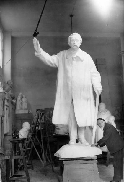 The statue Aristides Briand by the French sculptor Guillaume 1934 Old Photo The statue Aristides Briand by the French sculptor Guillaume 1934 Old Photo