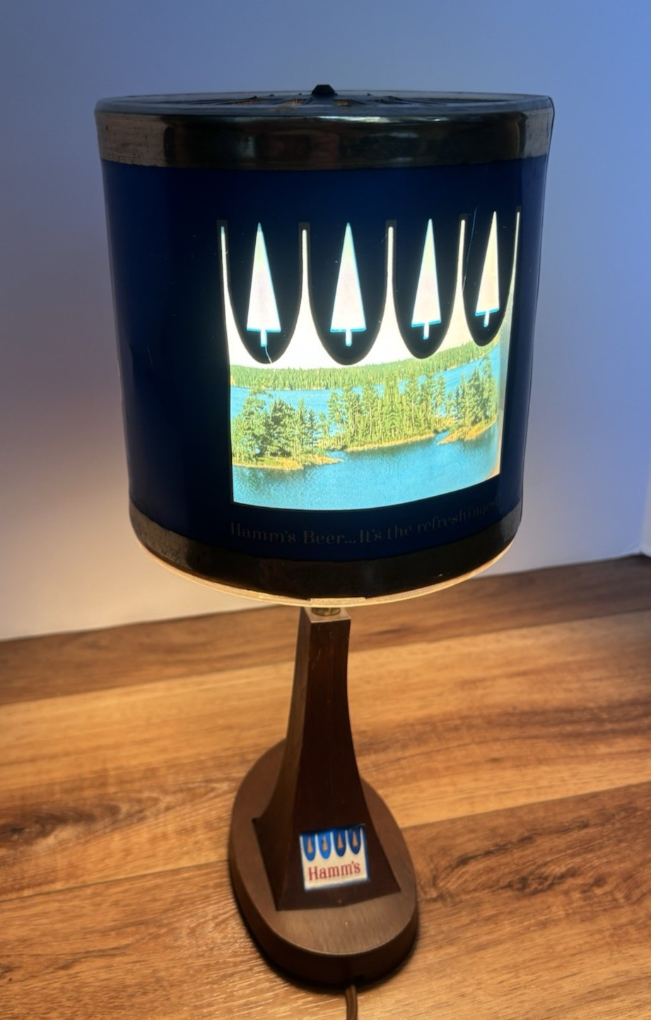 Vintage 1963 Hamm’s Beer Advertising Table Lamp Rotating Shade Vintage 1963 Hamm’s Beer Advertising Table Lamp Rotating Shade