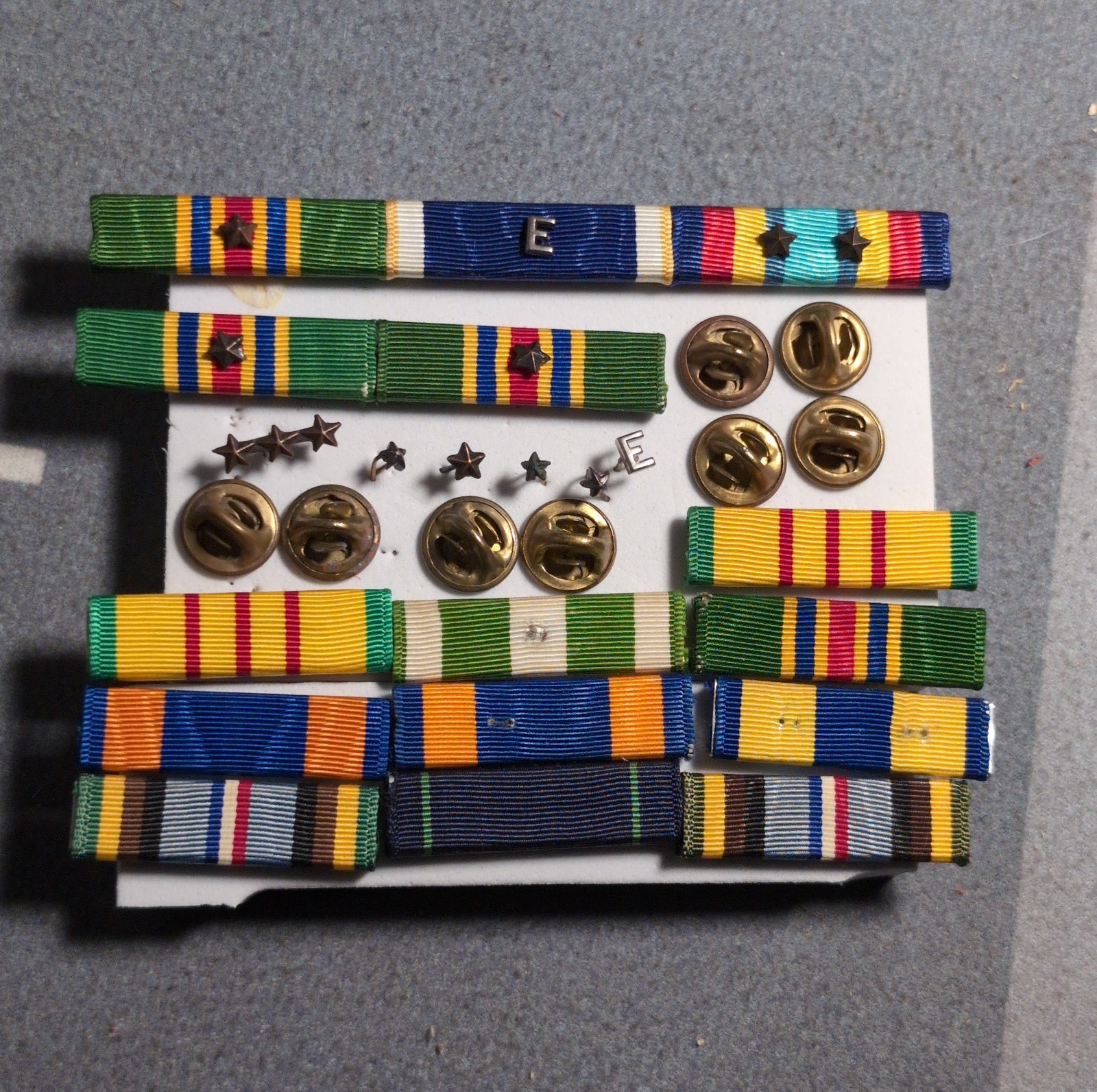 • Vtg US Military Ribbon Bars & Loose Award Devices Pins Clutch Backs Lot USN... • Vtg US Military Ribbon Bars & Loose Award Devices Pins Clutch Backs Lot USN...