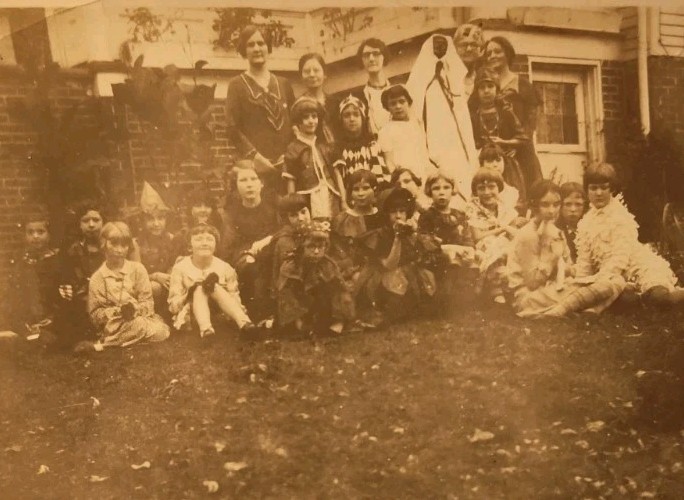 Huntington, WV Halloween Class Photo Boys Girls Teacher 1920s West Virginia Vtg Huntington, WV Halloween Class Photo Boys Girls Teacher 1920s West Virginia Vtg
