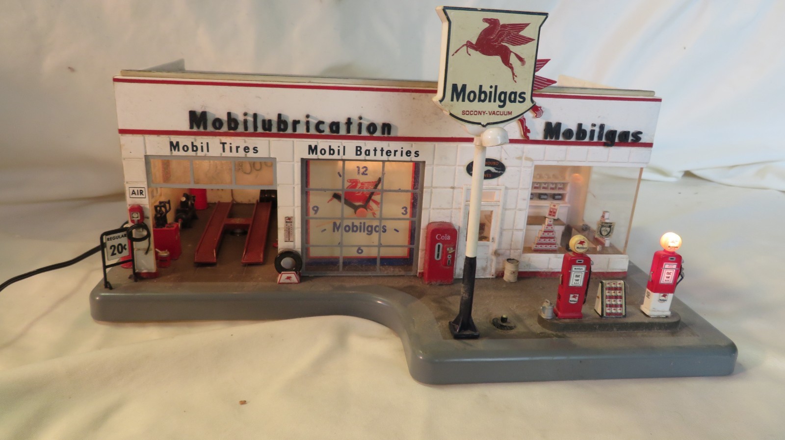 DANBURY MINT MOBILE GAS LIGHTED STATION & CLOCK W\VW COCA-COLA BUS WORKS