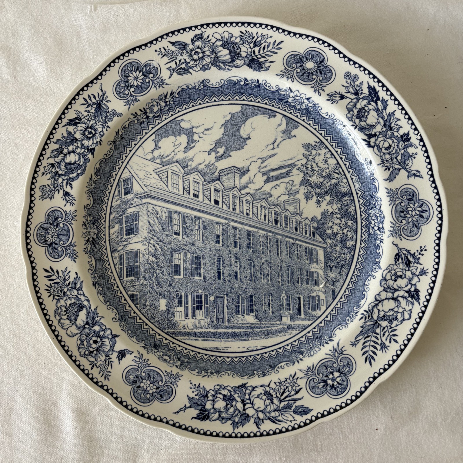 Yale University Rare Wedgwood 1937 Commemorative Plate - Connecticut Hall 1752 Yale University Rare Wedgwood 1937 Commemorative Plate - Connecticut Hall 1752