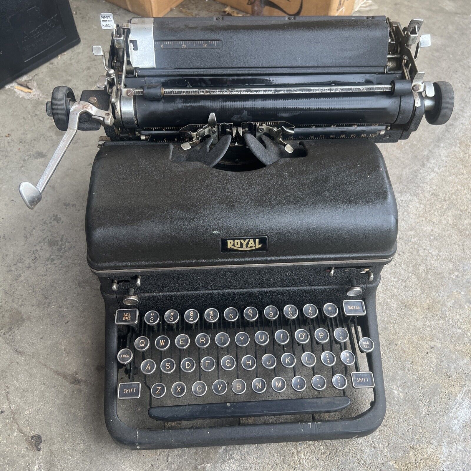 Antique vtg 1940s ROYAL Typewriter MAGIC MARGIN Touch Control Black 