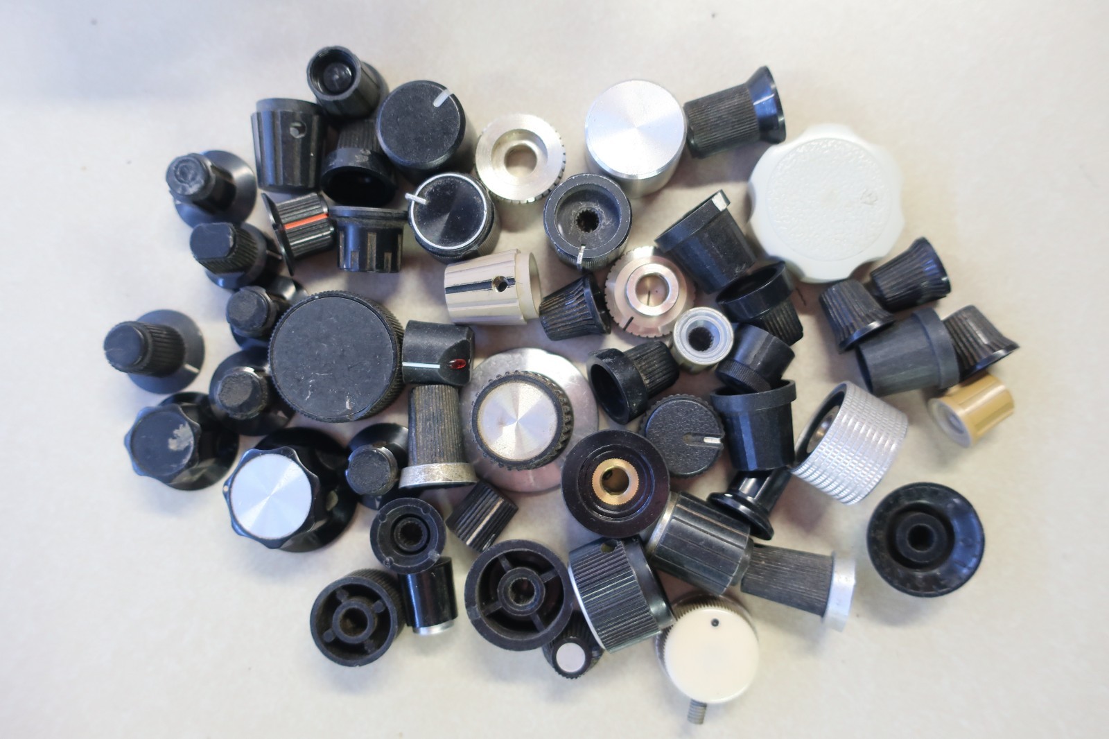 Lot 40+ Vintage Antique TV Ham Military Guitar Amp Tube Radio Control Knobs