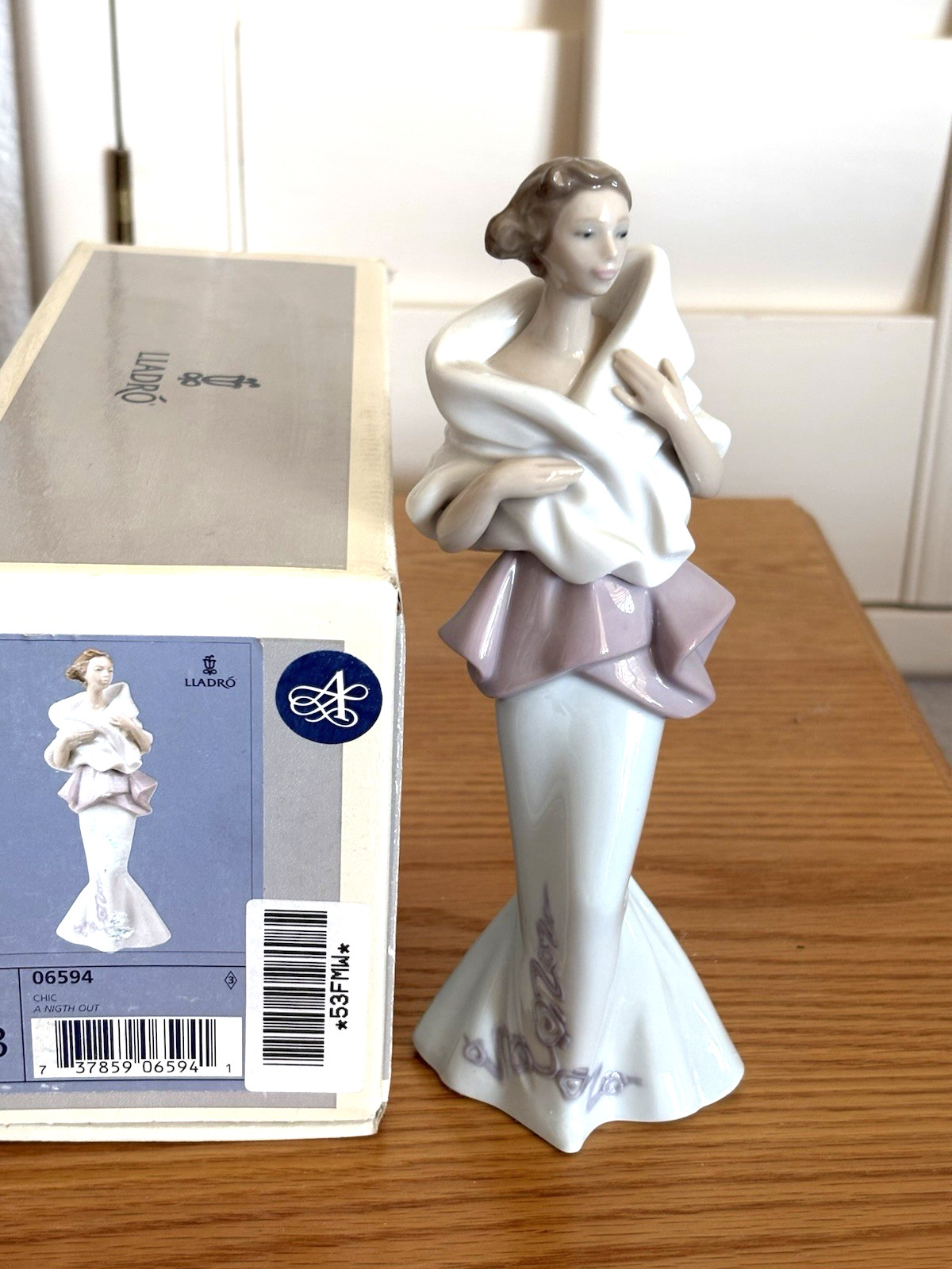 RARE VINTAGE 1998 LLADRO #6594 "A Night Out" ELEGANT LADY SERIES RETIRED IN BOX RARE VINTAGE 1998 LLADRO #6594 "A Night Out" ELEGANT LADY SERIES RETIRED IN BOX