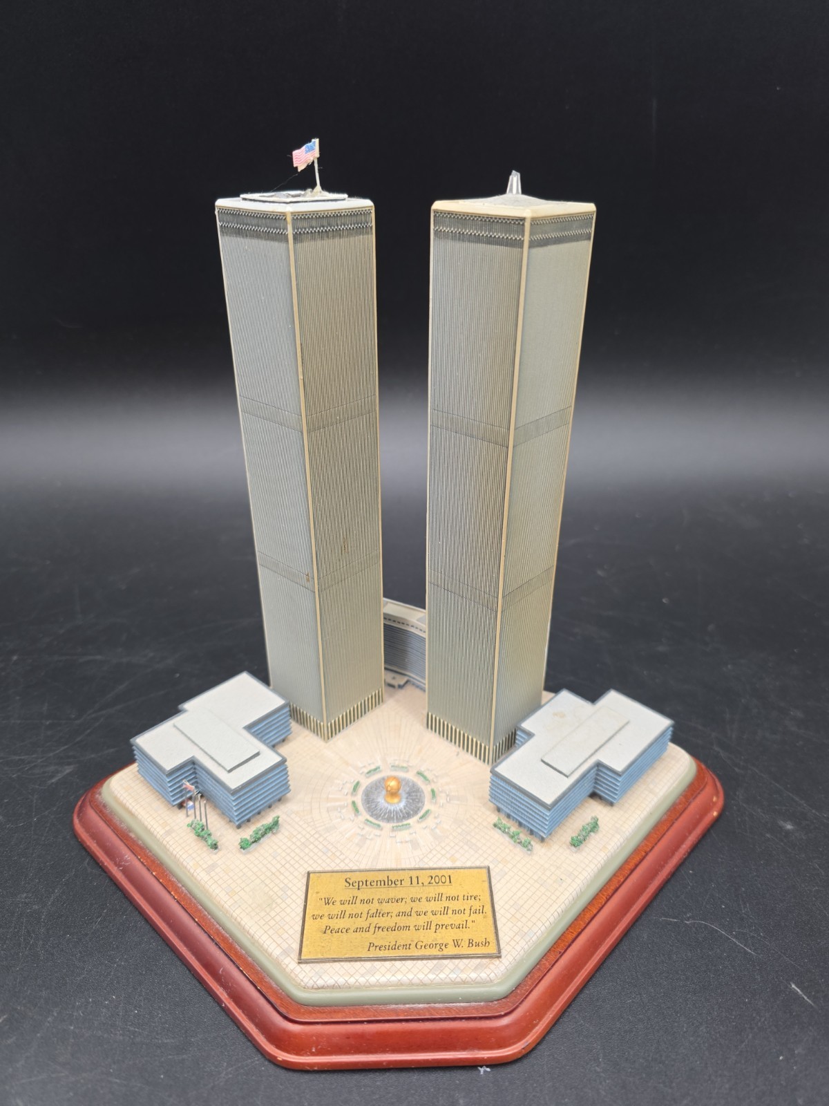 Danbury Mint World Trade Center Twin Towers Commemorative Sculture 9/11 Plaque Danbury Mint World Trade Center Twin Towers Commemorative Sculture 9/11 Plaque