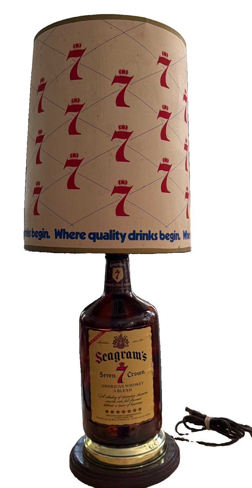 VINTAGE SEAGRAM'S 7 CROWN WHISKEY GLASS BOTTLE LAMP ORIGINAL LAMP SHADE WORKS VINTAGE SEAGRAM'S 7 CROWN WHISKEY GLASS BOTTLE LAMP ORIGINAL LAMP SHADE WORKS