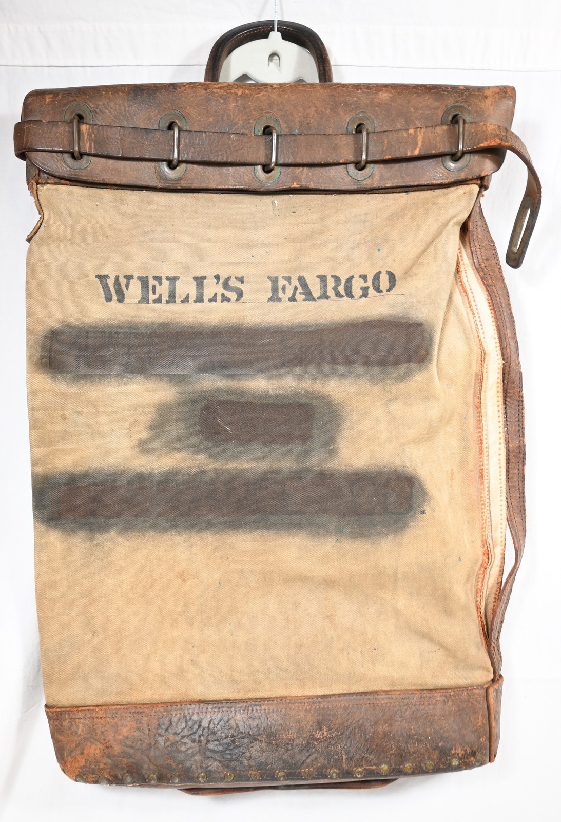 VINTAGE WELLS FARGO & CO RAILROAD CANVAS & LEATHER BANK DEPOSIT / MAIL BAG VINTAGE WELLS FARGO & CO RAILROAD CANVAS & LEATHER BANK DEPOSIT / MAIL BAG
