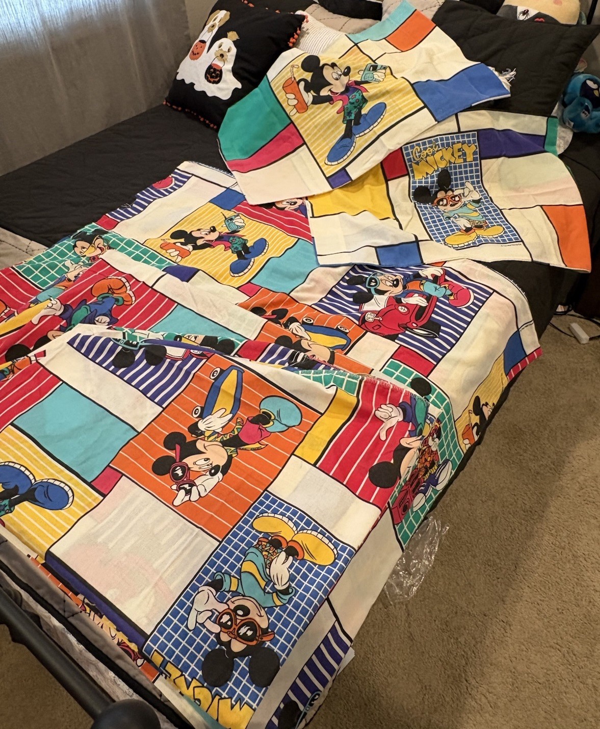 Vtg 80’s/90’s Cool Mickey Mouse Full Size Sheets Set Fitted/Flat/Pillow Cases Vtg 80’s/90’s Cool Mickey Mouse Full Size Sheets Set Fitted/Flat/Pillow Cases