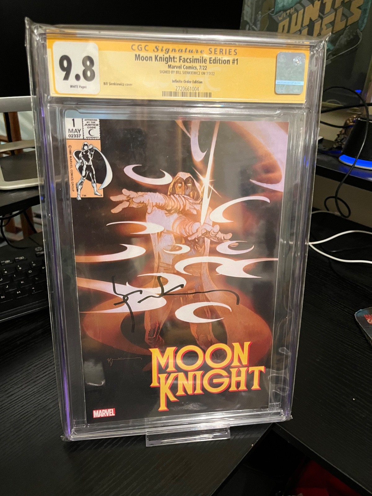 Moon Knight Facsimile #1 CGC 9.8 SS Bill Sienkiewicz Signed Infinite Order Moon Knight Facsimile #1 CGC 9.8 SS Bill Sienkiewicz Signed Infinite Order
