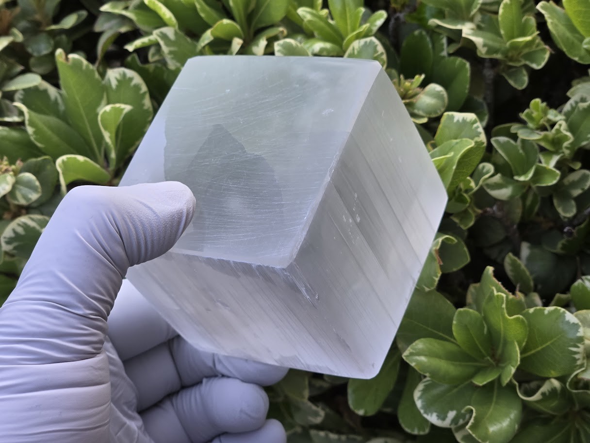 Large Polished Selenite Cube 60mm Fiber Optic Satin Spar Healing Stone of Light Large Polished Selenite Cube 60mm Fiber Optic Satin Spar Healing Stone of Light