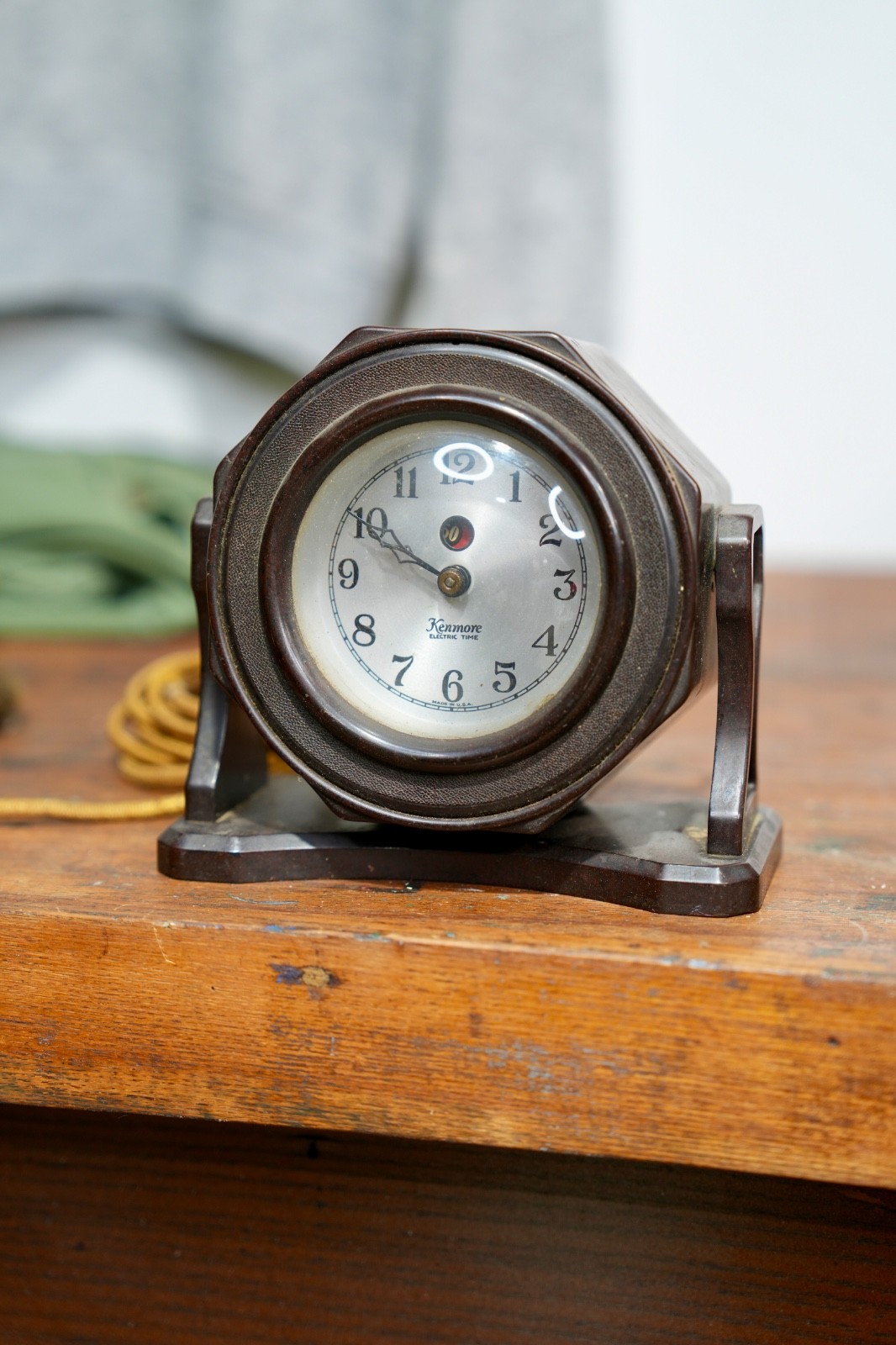 Vintage Kenmore Electric Clock Bakelite 1930's Desktop Antique Stand Vintage Kenmore Electric Clock Bakelite 1930's Desktop Antique Stand