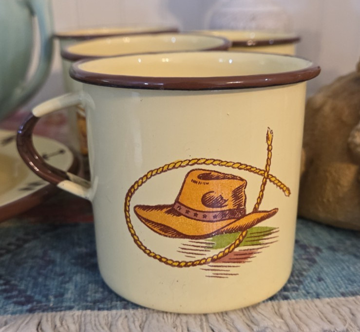 Vintage Monterrey Western Ware Enamelware 4 Coffee Mugs in Chuckwagon Pattern Vintage Monterrey Western Ware Enamelware 4 Coffee Mugs in Chuckwagon Pattern
