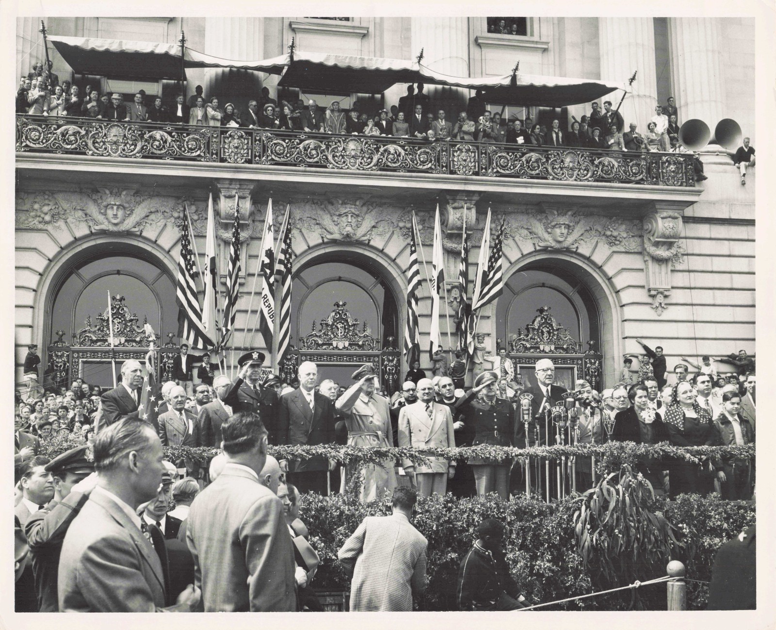 Original 1951 glossy press photograph showing General Douglas MacArthur's return