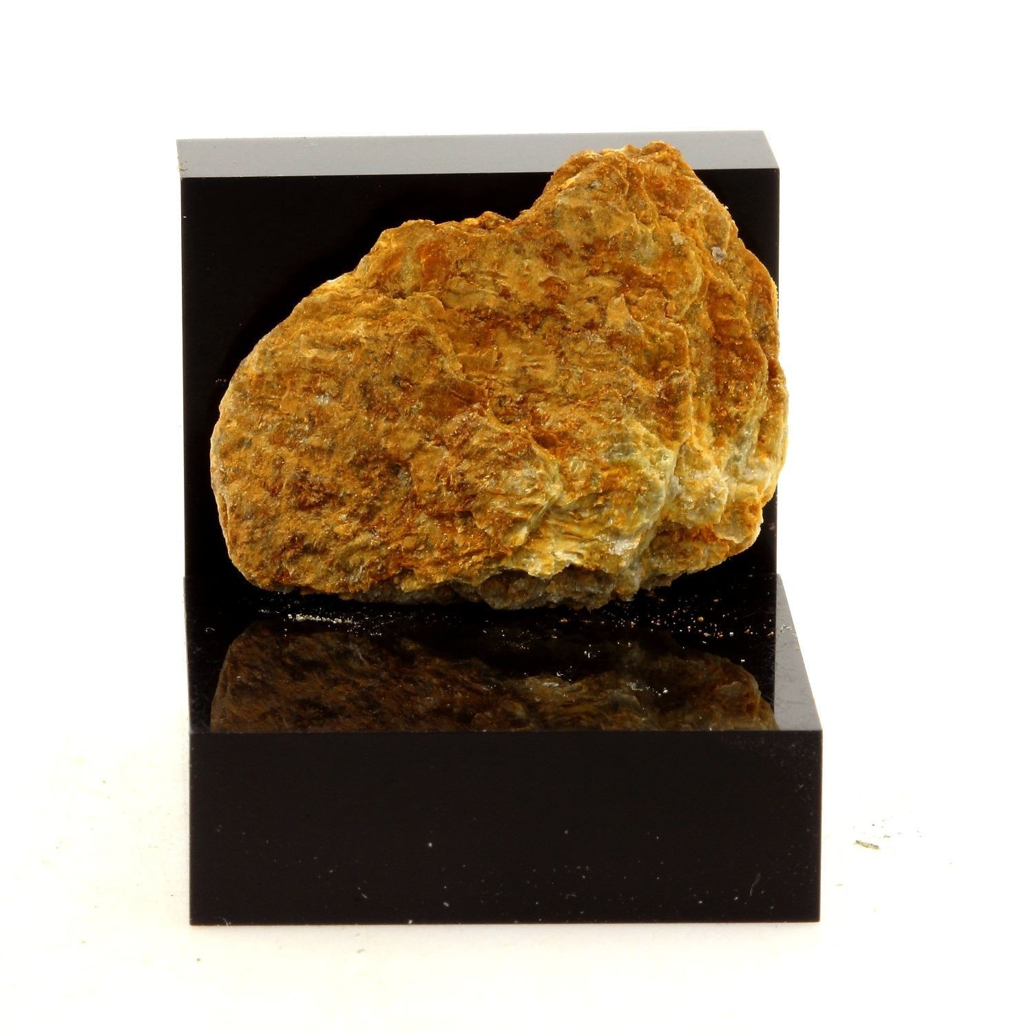 Minerals And Gemstones. Slate. 24.18 Ct. Eastern Metals Mine, Quebec, C Minerals And Gemstones. Slate. 24.18 Ct. Eastern Metals Mine, Quebec, C
