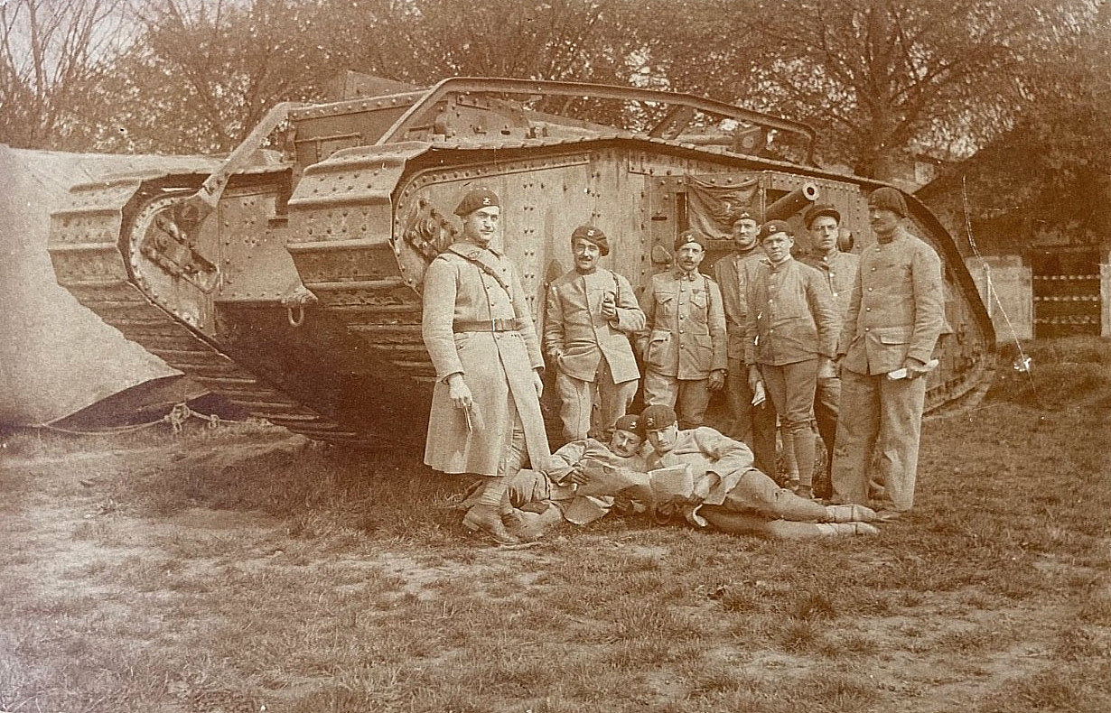 RARE WW1 FRENCH ACQUIRED BRITISH MARK V* (MALE) TANK w/CREW 1918 PHOTO POSTCARD RARE WW1 FRENCH ACQUIRED BRITISH MARK V* (MALE) TANK w/CREW 1918 PHOTO POSTCARD