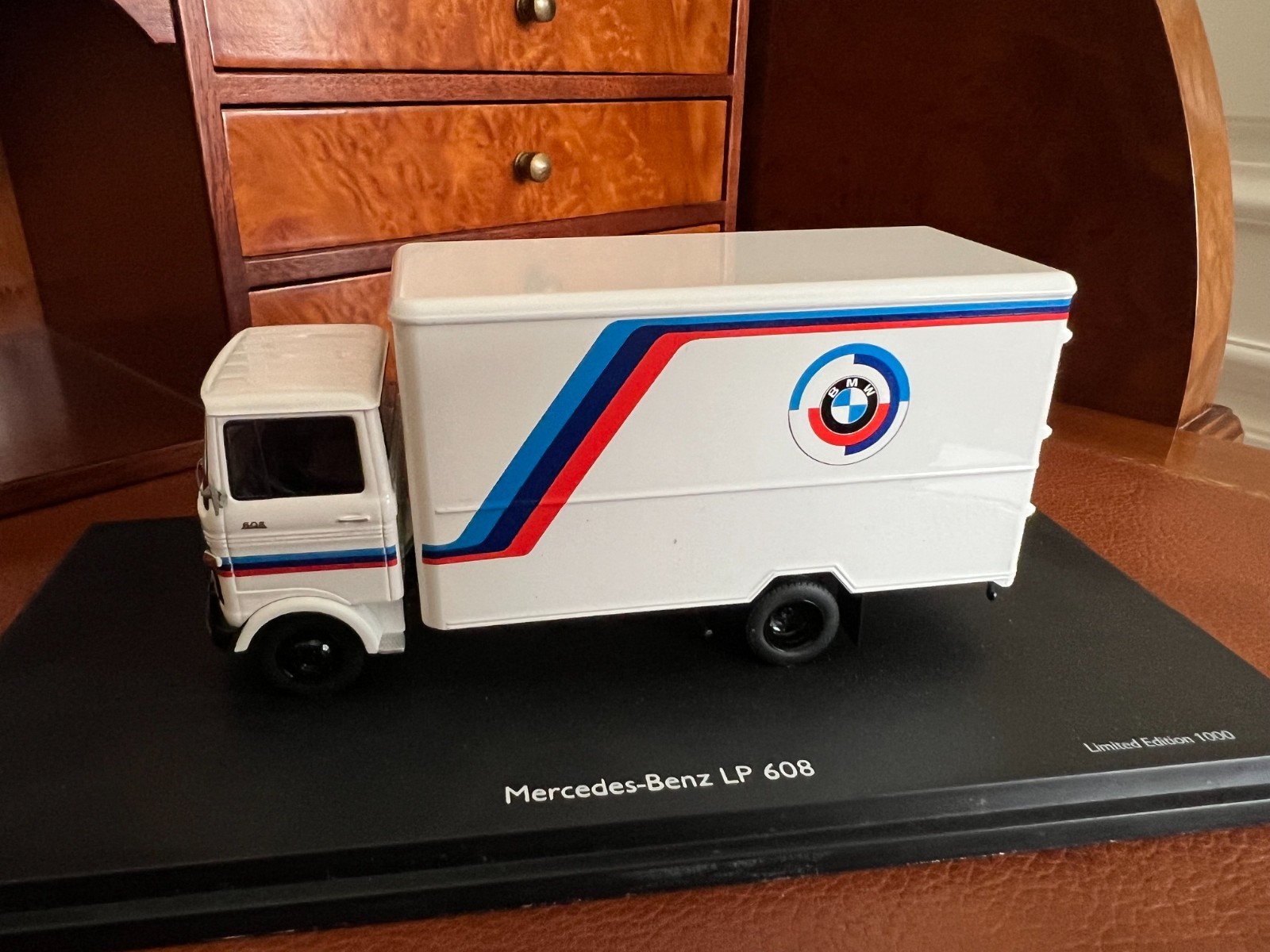 Premium Clasixxs | 1:43 | Mercedes-Benz LP 608 | BMW Motorsport Racing Team Premium Clasixxs | 1:43 | Mercedes-Benz LP 608 | BMW Motorsport Racing Team