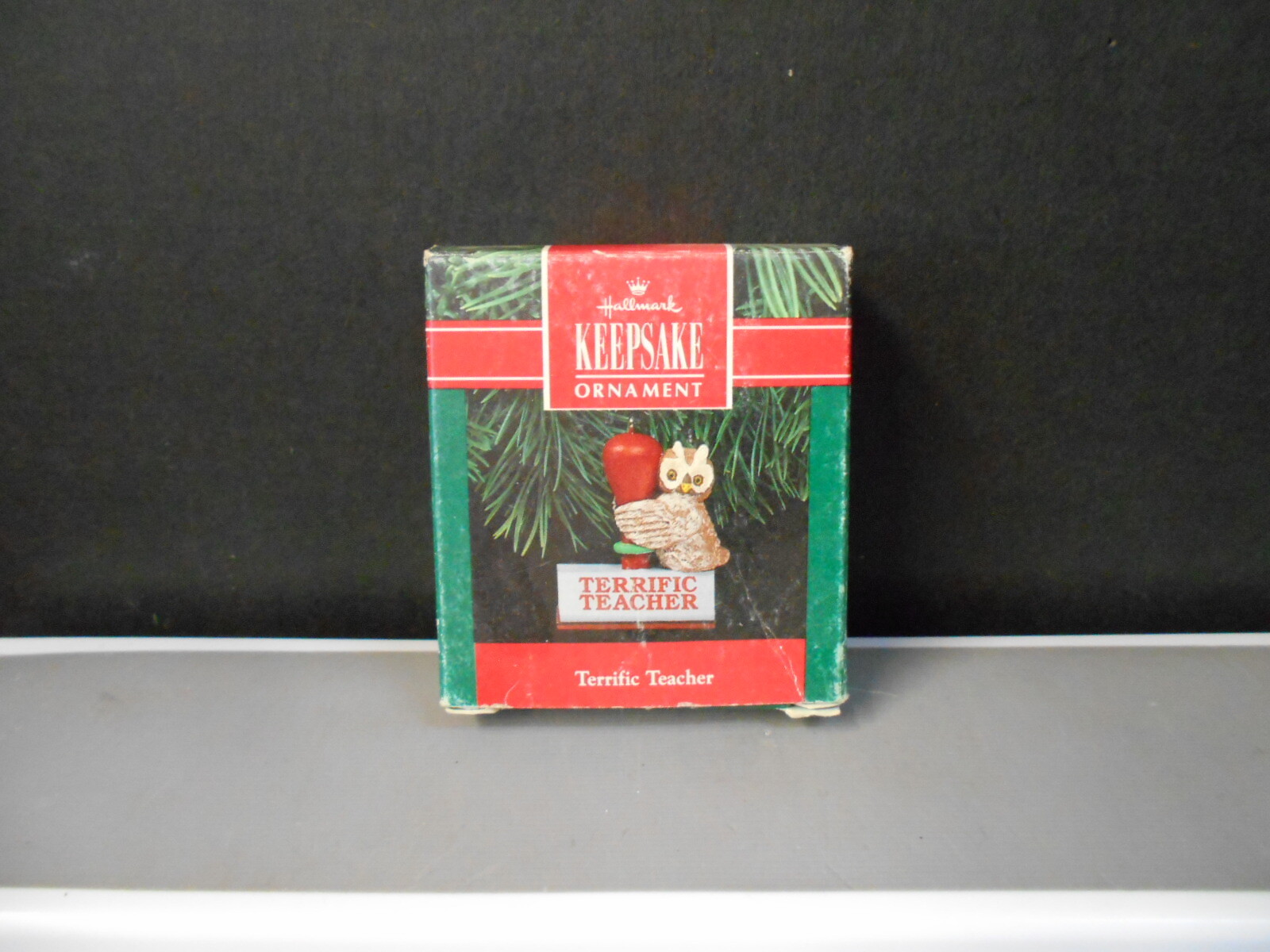 1991 HALLMARK KEEPSAKE ORNAMENT "TERRIFIC TEACHER" NEW IN BOX