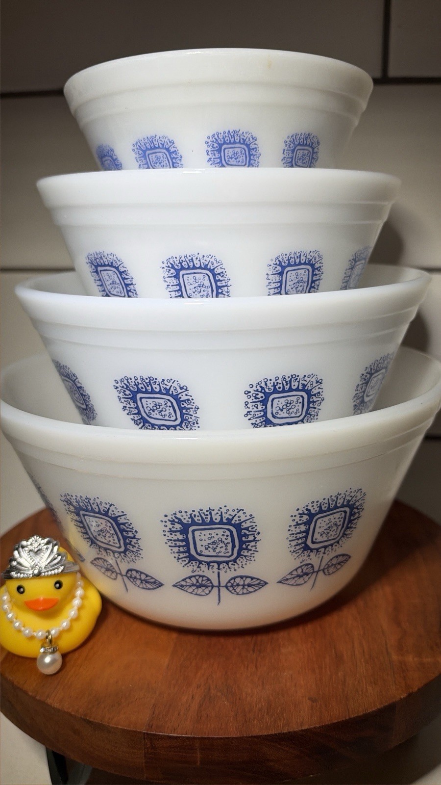 VINTAGE SET OF 4 FEDERAL GLASS BLUE SUNFLOWER MIXING BOWLS VINTAGE SET OF 4 FEDERAL GLASS BLUE SUNFLOWER MIXING BOWLS