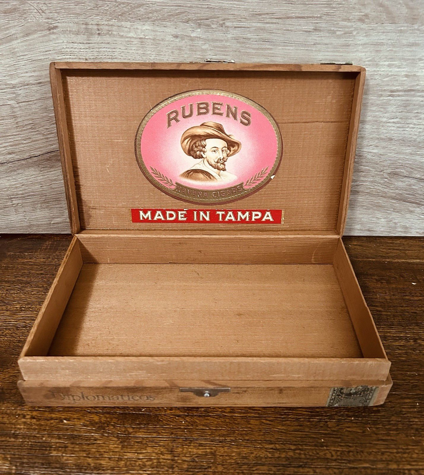 Vintage 1940’s Rubens Habanas Wooden Cigar Box Collectible Vintage 1940’s Rubens Habanas Wooden Cigar Box Collectible