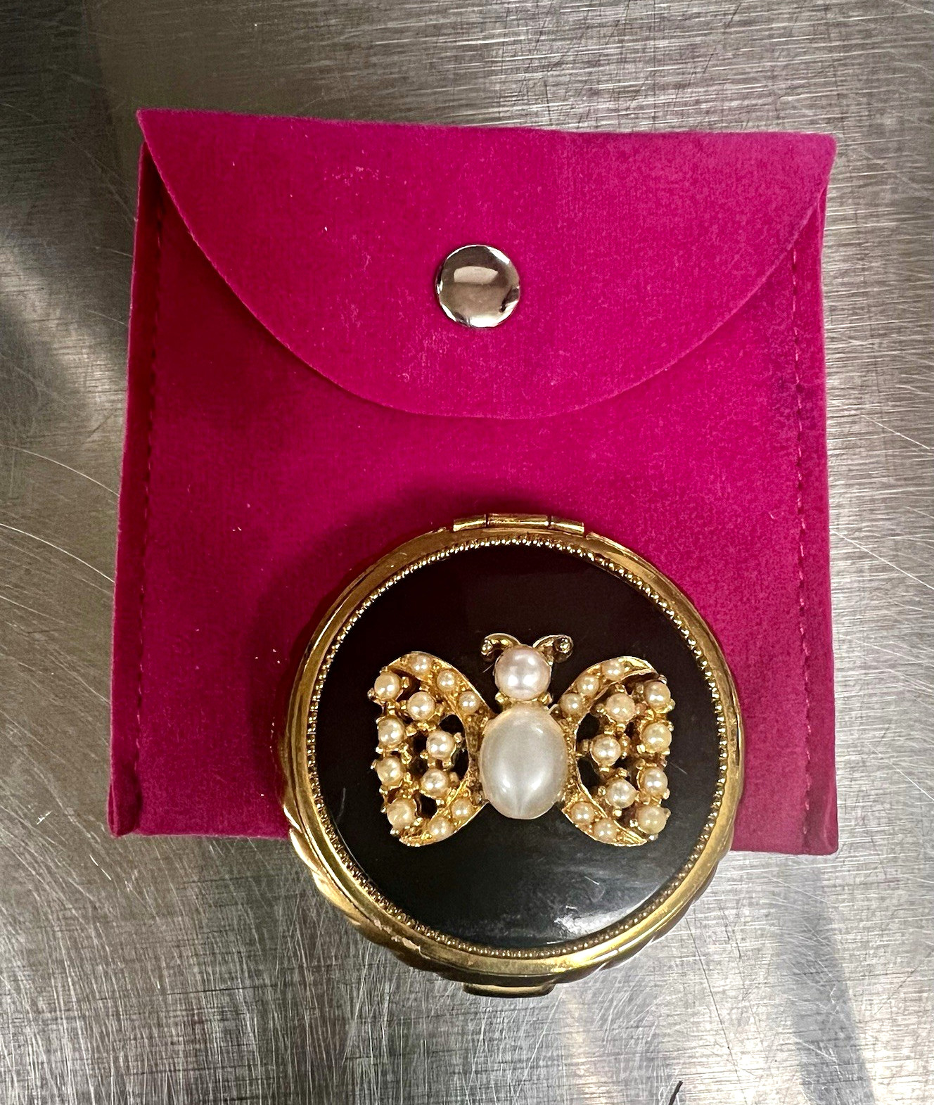 Vintage Gold Evan’s Compact Mirror Black Enamel Bee Faux Pearl Original Pouch Vintage Gold Evan’s Compact Mirror Black Enamel Bee Faux Pearl Original Pouch