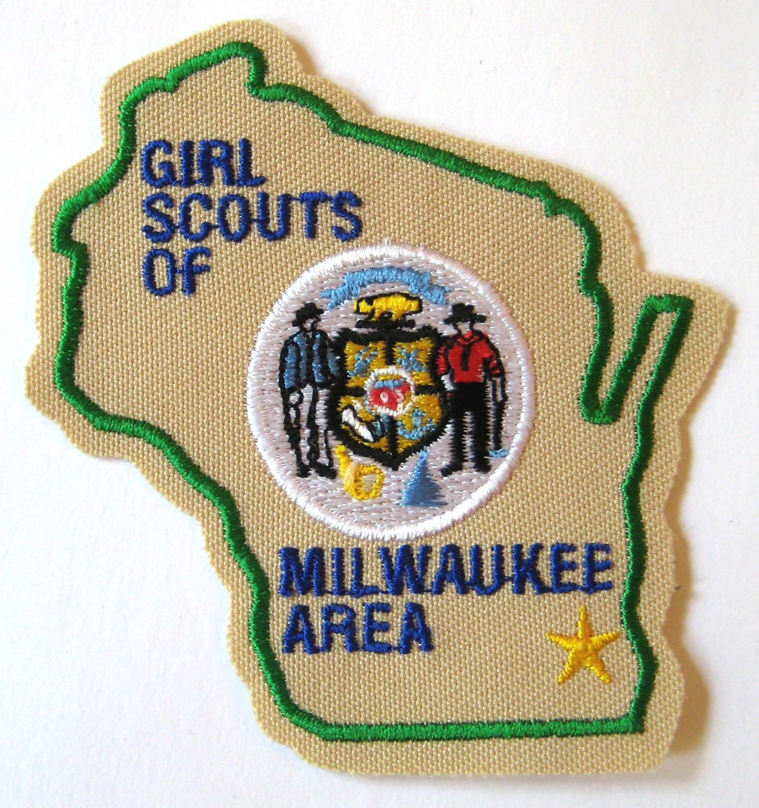 Obsolete Girl Scout MILWAUKEE AREA COUNCIL PATCH Badge Wisconsin Southeast Obsolete Girl Scout MILWAUKEE AREA COUNCIL PATCH Badge Wisconsin Southeast