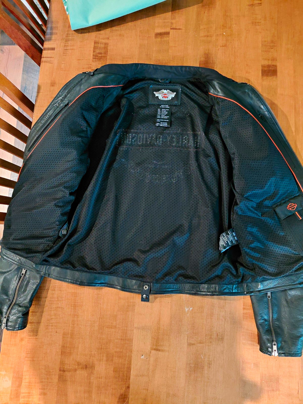 Harley-Davidson Black Leather Zip Jacket w/Hoodie, Logo Front & Back, Women's L Harley-Davidson Black Leather Zip Jacket w/Hoodie, Logo Front & Back, Women's L