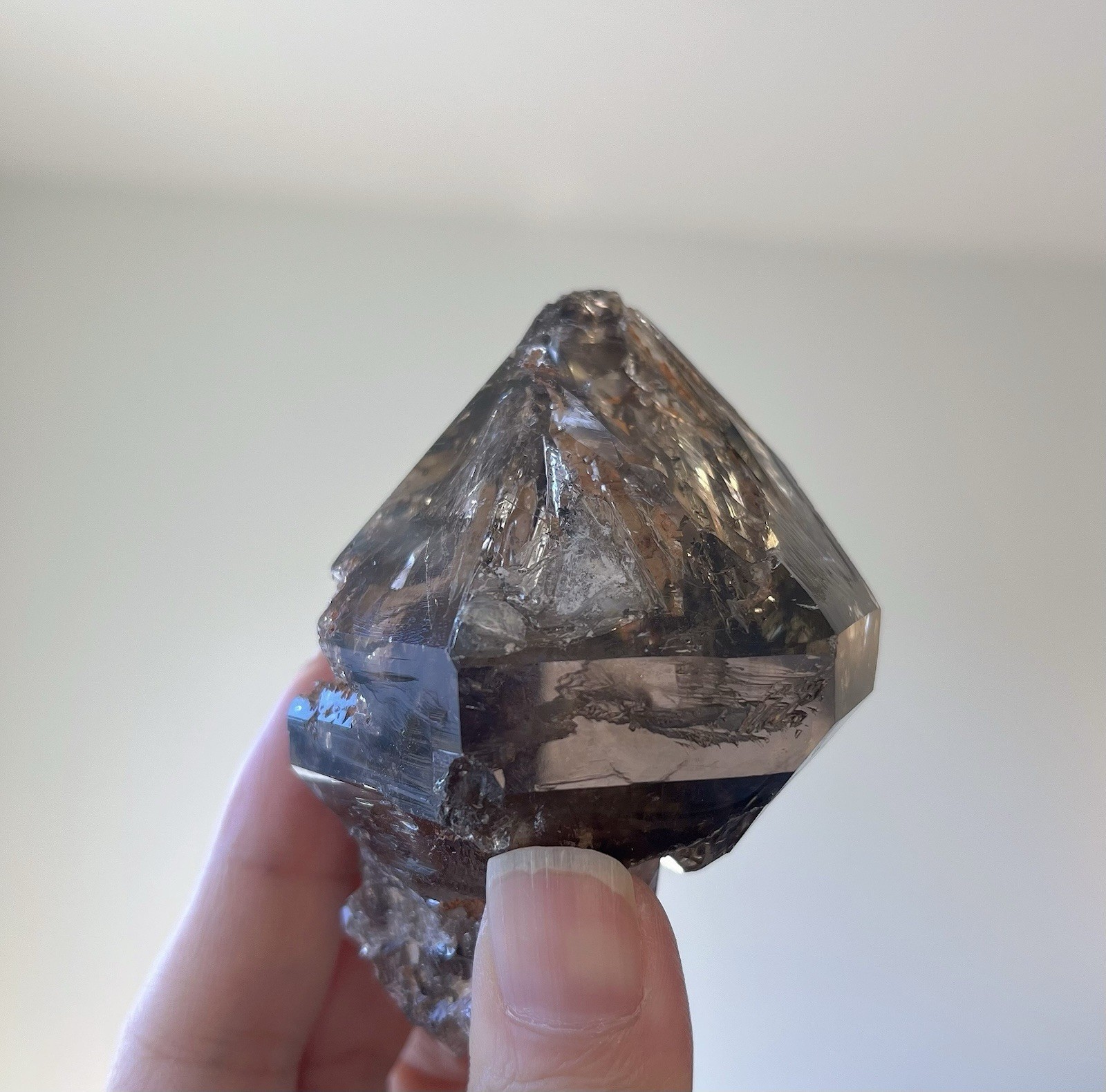 Skeleton Crystal Smoke with red mud 136g