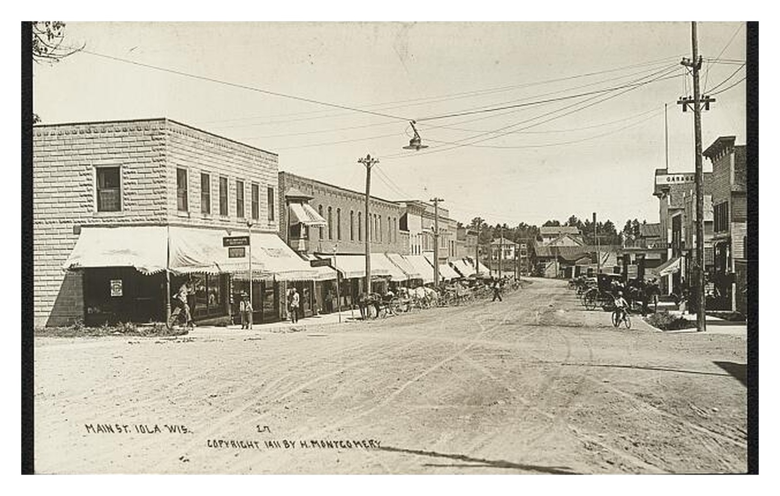Iola Wisconsin Main Street Standard Postcard