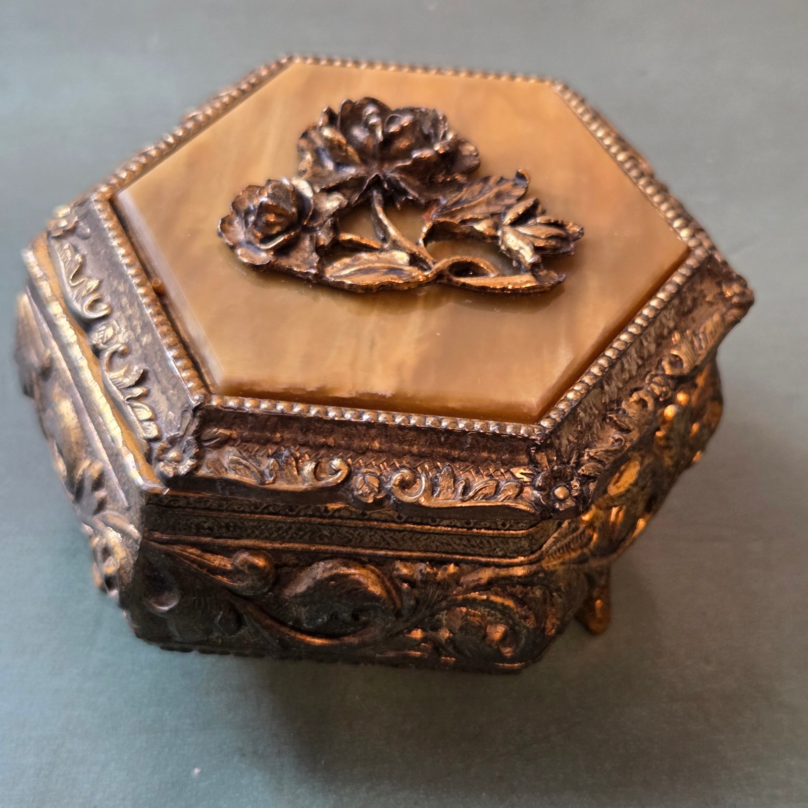 Vintage 1970s Sankyo Japan Ormolu Music Box Carpenters Continuous Play AS IS Vintage 1970s Sankyo Japan Ormolu Music Box Carpenters Continuous Play AS IS