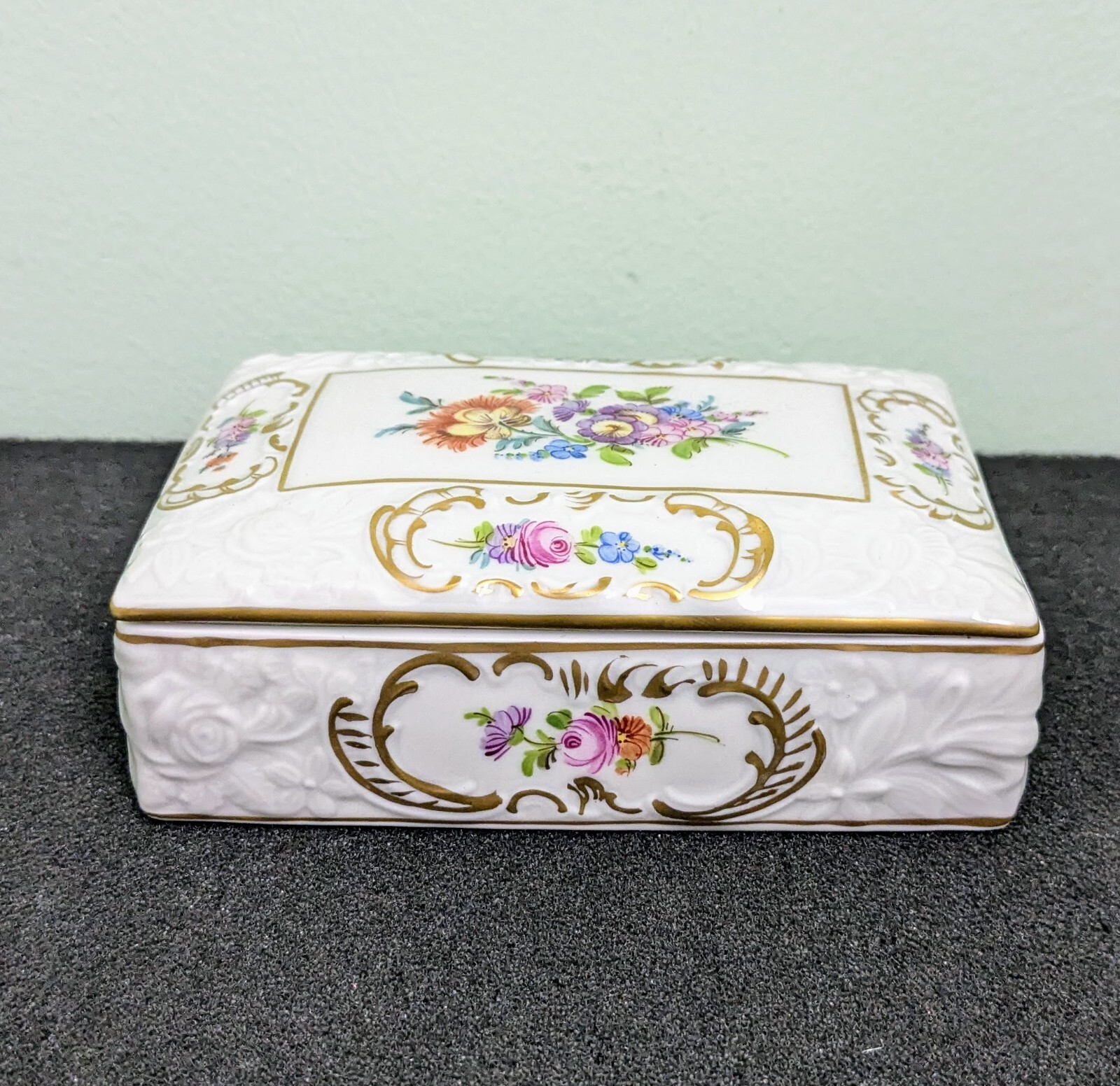 Antique 1872-1920 Carl Thieme Porcelain Lidded Trinket Dish/Cigarete Box, 5X3.5" Antique 1872-1920 Carl Thieme Porcelain Lidded Trinket Dish/Cigarete Box, 5X3.5"