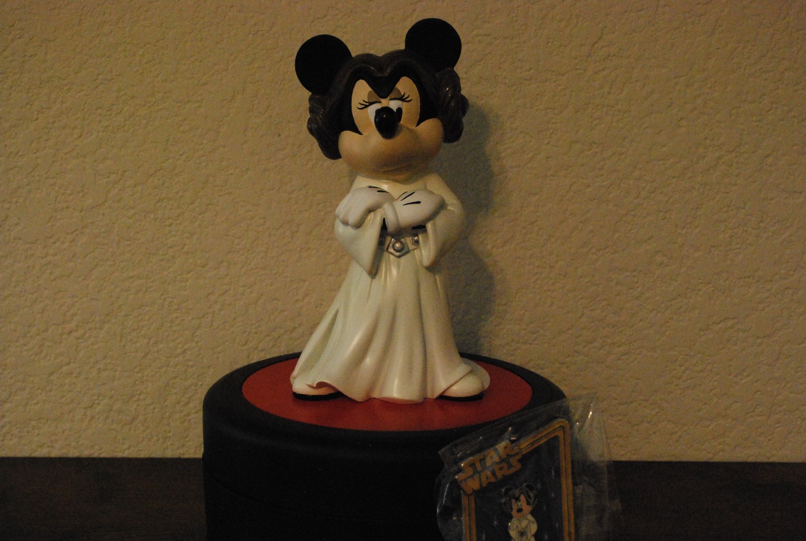 2011 Disney Star Wars Minnie Mouse Figurine with Pin - Princess Leia 2011 Disney Star Wars Minnie Mouse Figurine with Pin - Princess Leia