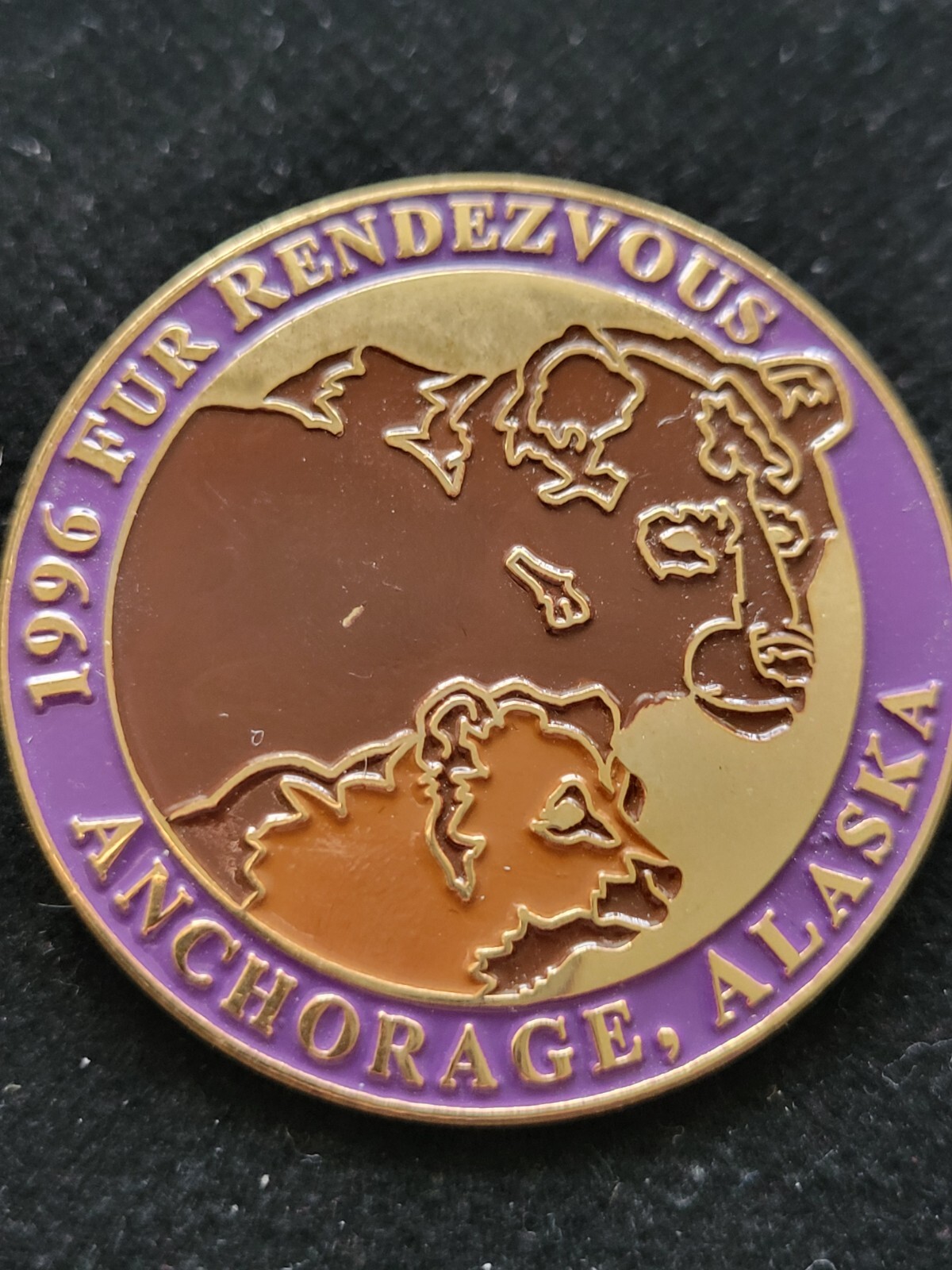 Vintage 1996 Anchorage Fur Rondy pin "Kodiak Brown Bear Cub" HR0118 Vintage 1996 Anchorage Fur Rondy pin "Kodiak Brown Bear Cub" HR0118