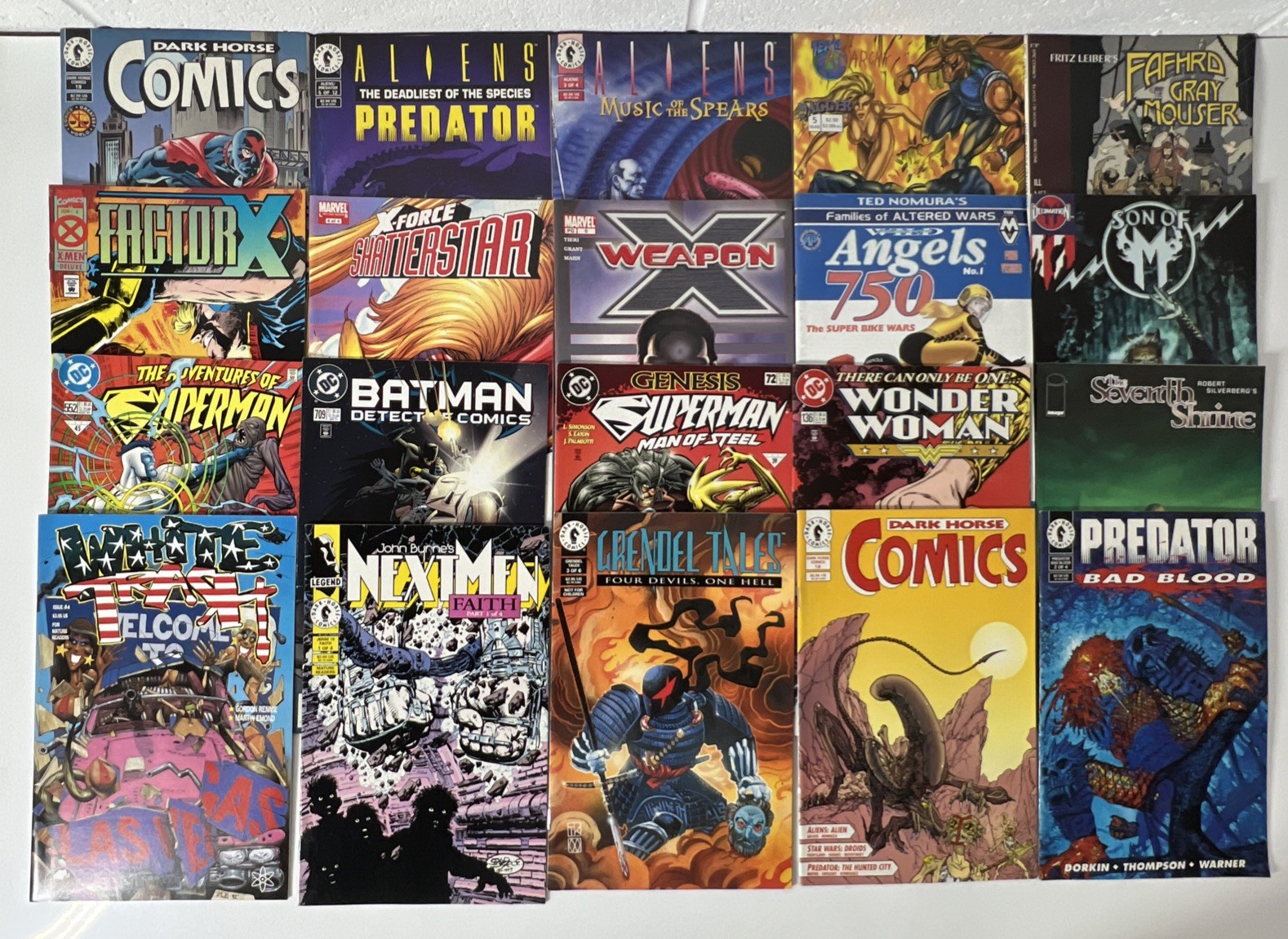 Lot of 20 Dark Horse DC Marvel Comics Aliens Predator Batman X-Men Wonder Woman Lot of 20 Dark Horse DC Marvel Comics Aliens Predator Batman X-Men Wonder Woman