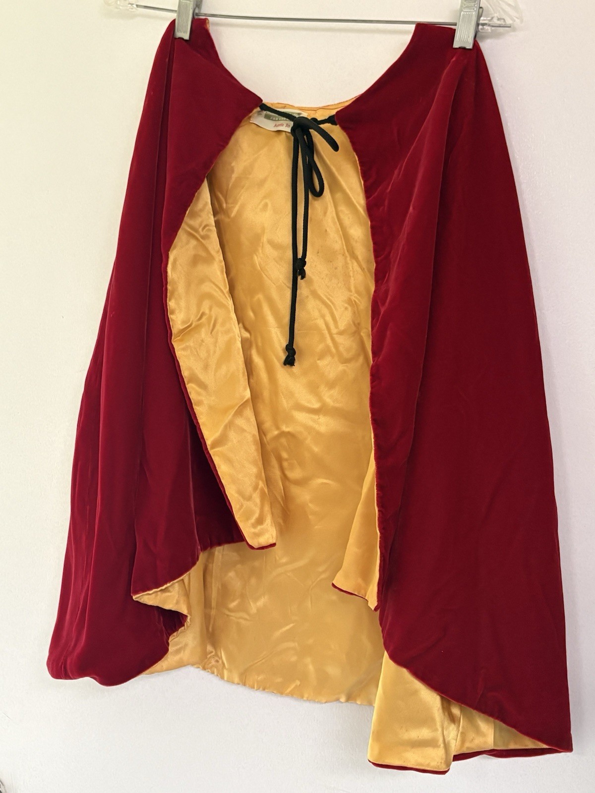 VTG 1970’s Hawaiian Alii Cape Worn In The KAMEHAMEHA Parade In Kona, Hawaii 