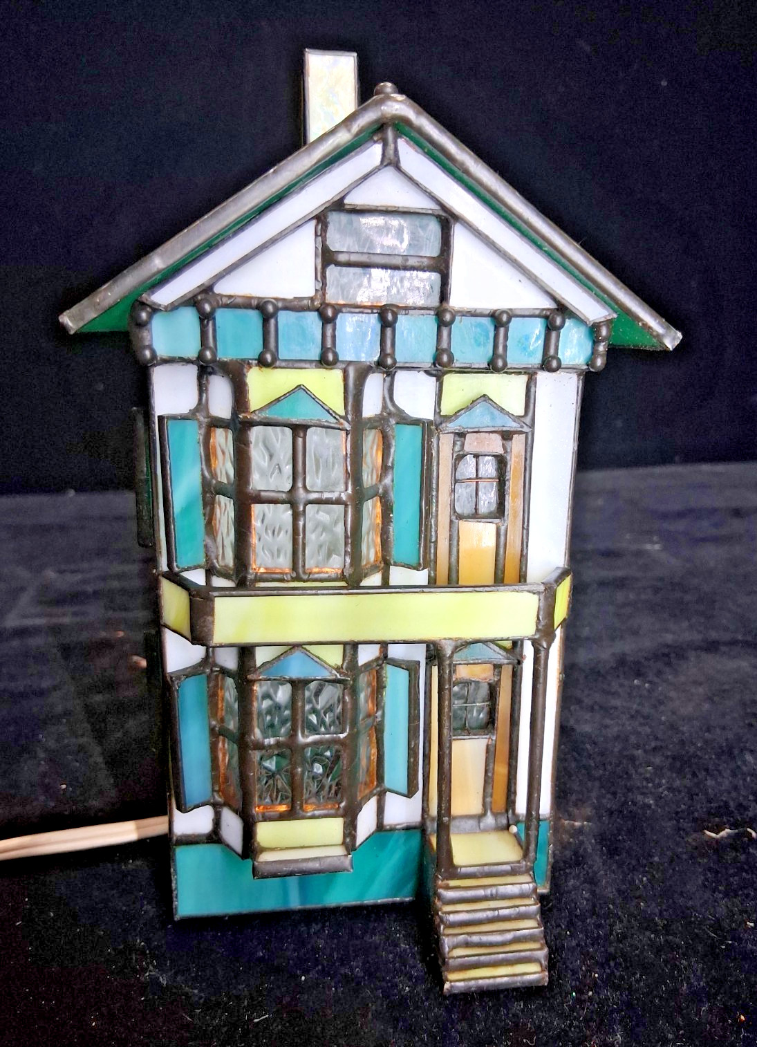 Forma Vitrum Collectible Stained Glass House Lamp "The Painters Place" Forma Vitrum Collectible Stained Glass House Lamp "The Painters Place"