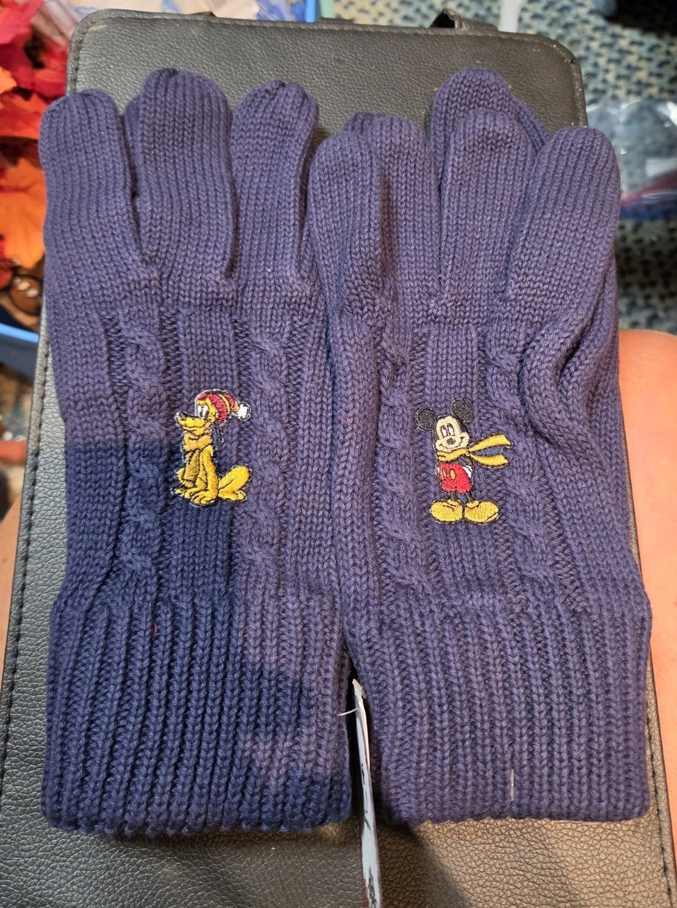 Vintage Disney Adult XS/S Mickey And Pluto Blue Knit Gloves NWT Vintage Disney Adult XS/S Mickey And Pluto Blue Knit Gloves NWT