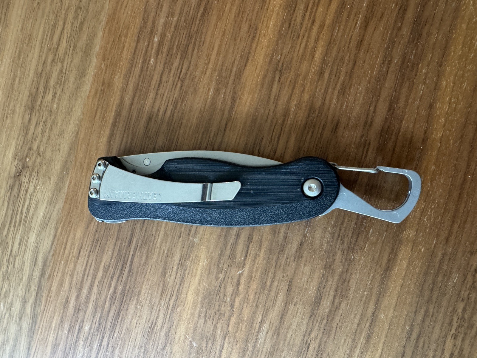 Leatherman Crater c33Lx Folding Knife Serrated 420HC Carabiner Leather Sheath Leatherman Crater c33Lx Folding Knife Serrated 420HC Carabiner Leather Sheath