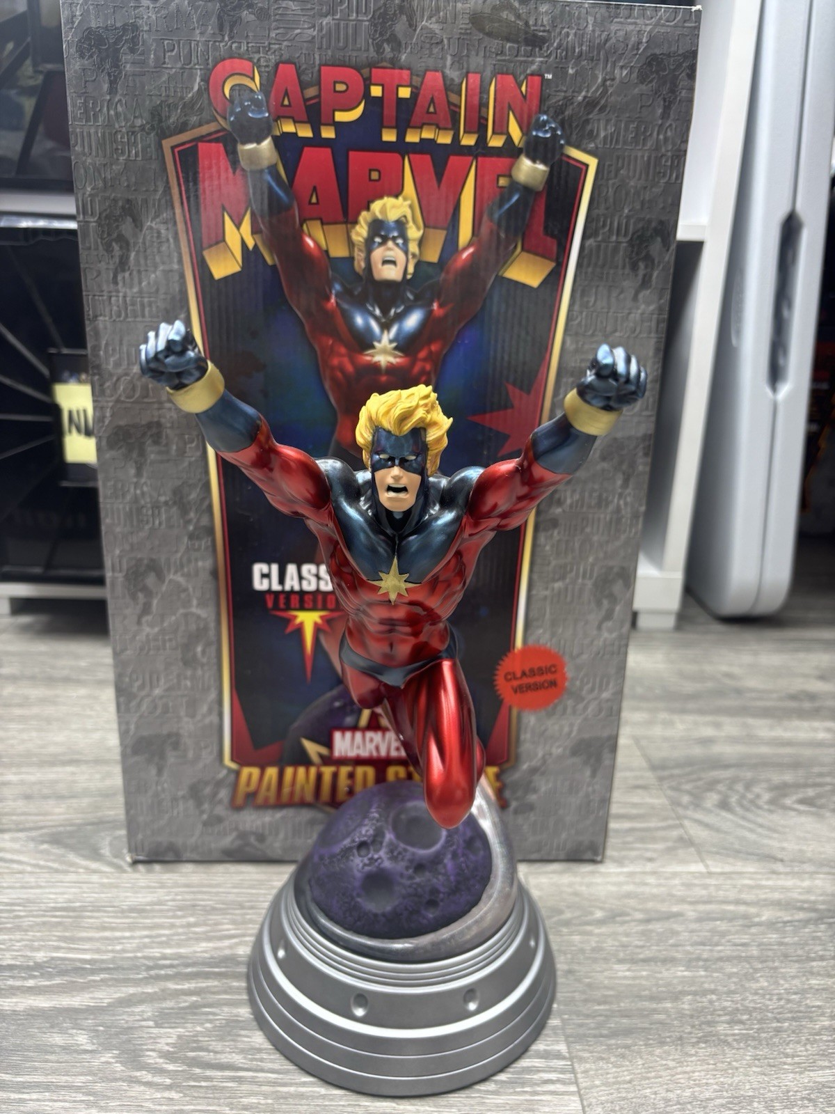 Bowen Designs Captain Marvel Classic Version LTD. 122/500 Bowen Designs Captain Marvel Classic Version LTD. 122/500