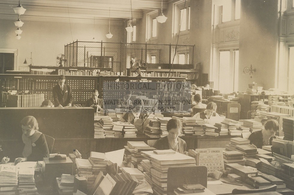 LIBRARIANS CLASSIFYING BOOKS LIBRARY OF CONGRESS 1933 4X6 PHOTO LIBRARIANS CLASSIFYING BOOKS LIBRARY OF CONGRESS 1933 4X6 PHOTO