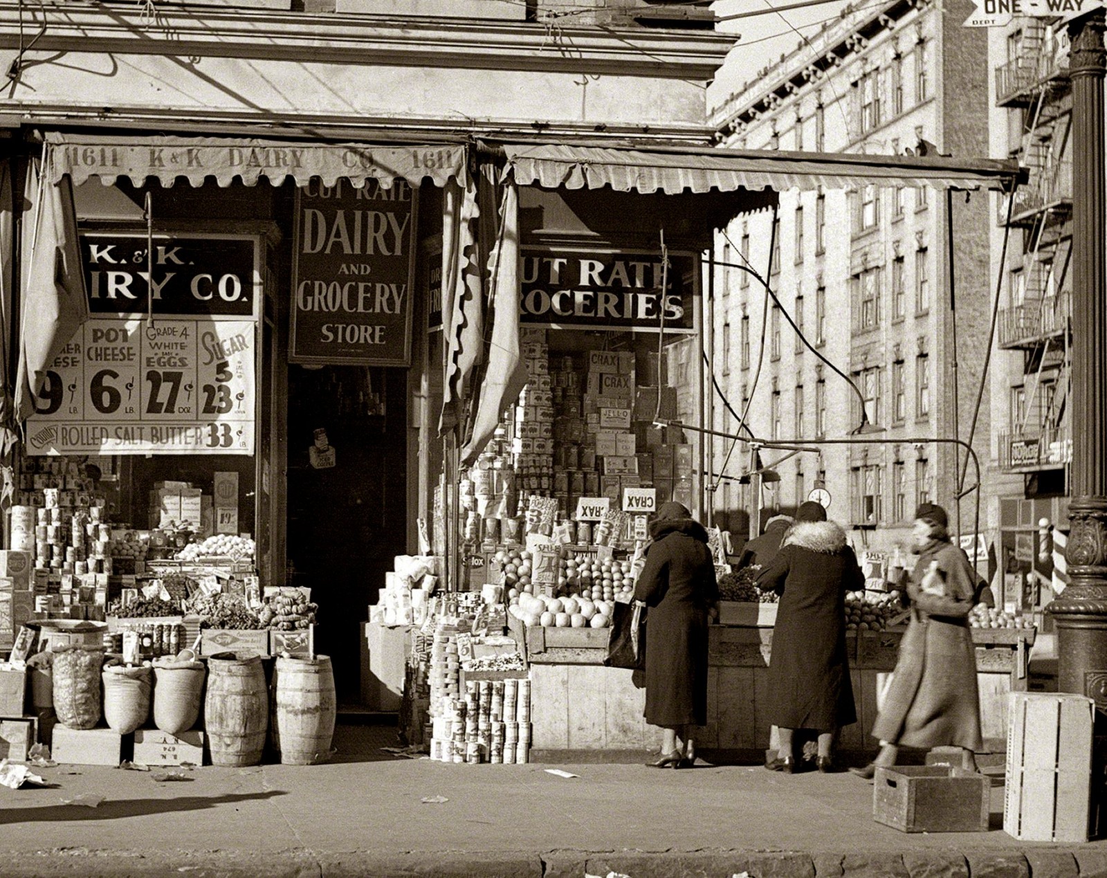 1936 Bathgate Avenue GROCERY STORE Bronx New York 8.5X11 PHOTO 1936 Bathgate Avenue GROCERY STORE Bronx New York 8.5X11 PHOTO